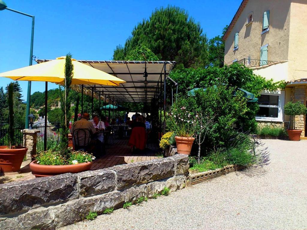 Auberge De L'Escargot D'Or Dieulefit Exterior foto